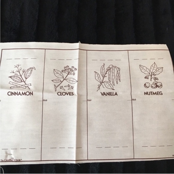 THE CREATIVE CIRCLE Stitchery Kit Kitchen Spice Sacks - Picture 6 of 9